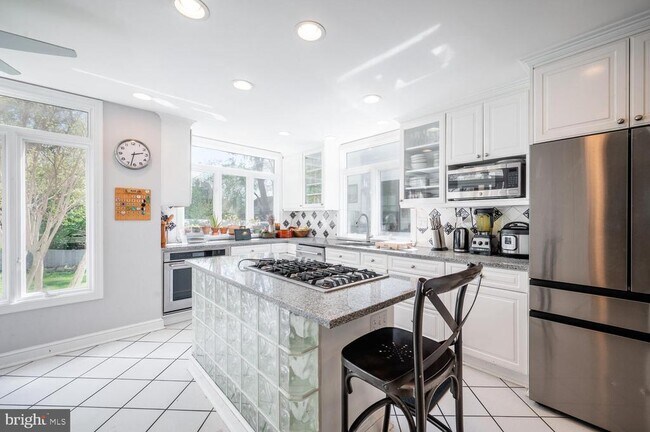 Building Photo - 6034 21st St N