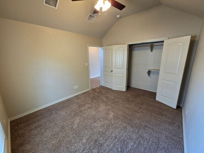 Building Photo - College Station - Large 4 bedrooms / 2.5 baths with garage and fenced yard!!