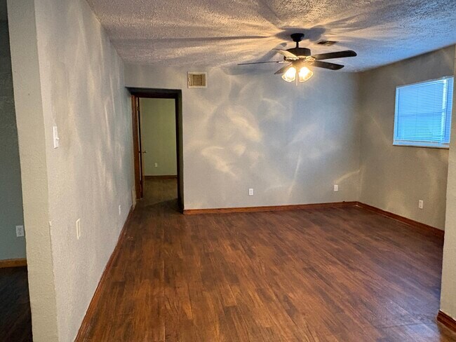 Building Photo - 1421 E Lockheed Ct