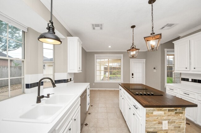 Building Photo - 2405 Guilbeau Ln