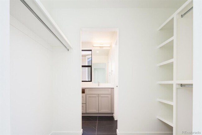 Building Photo - 267 S Jackson St