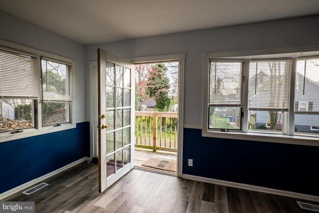 Building Photo - 241 Victoria St