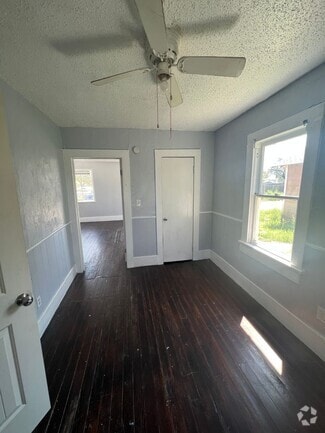 Building Photo - 1 Bedroom House!