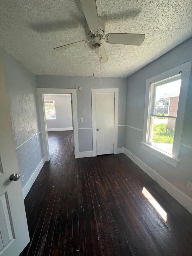 Primary Photo - 1 Bedroom House!