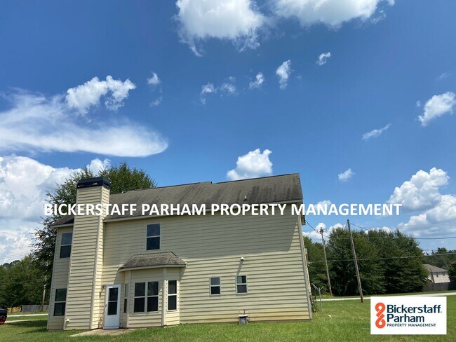 Building Photo - Self-Showings Available! Located in Fort M...