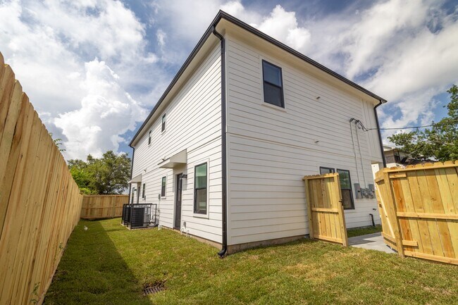 Building Photo - 5036 Mallow St