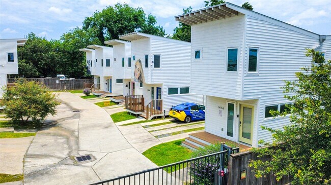 Building Photo - 1416 Dumble St
