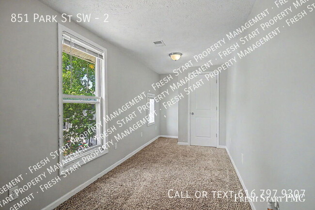 Building Photo - 851 Park St SW