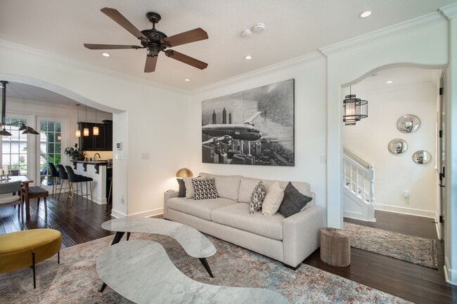 Building Photo - 2 Story, 2 Bed/2.5 Bath, Pool Home Plus Office in Altaloma Heights AVAILABLE NOW!