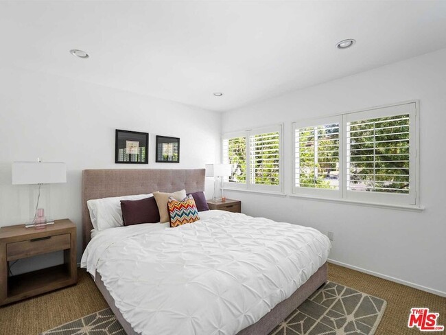 Building Photo - 2898 Woodwardia Dr