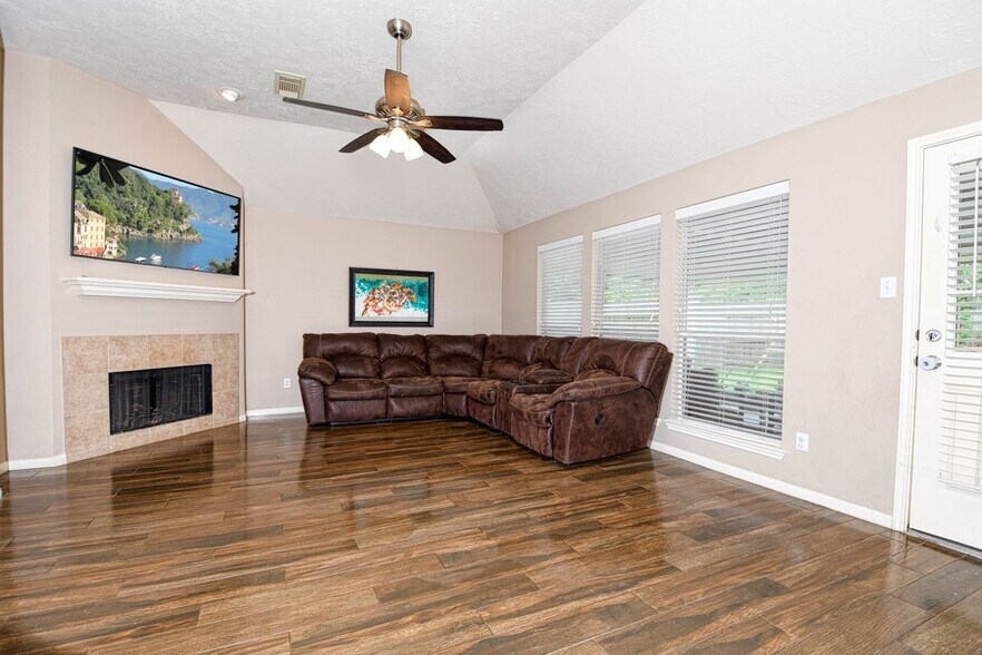 Building Photo - 25923 Marshbrook Ln