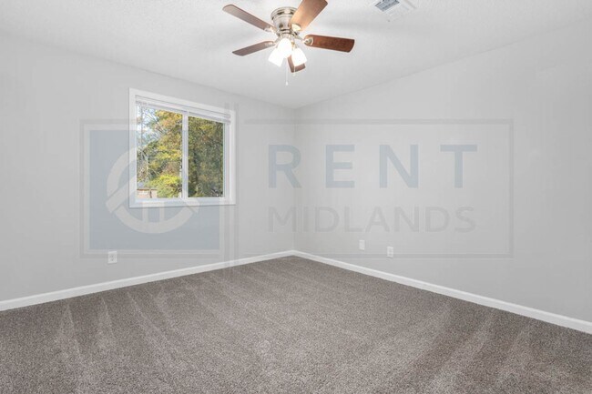 Building Photo - Newly Renovated 2 Bedroom Apartments Near I-26 and Costco!