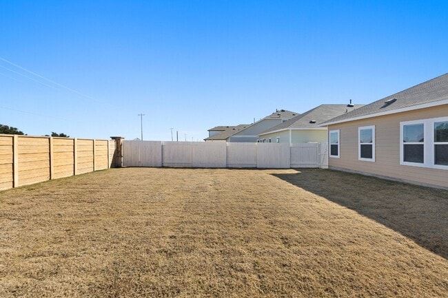 Building Photo - Charming Single Story Kyle Home with Neigh...