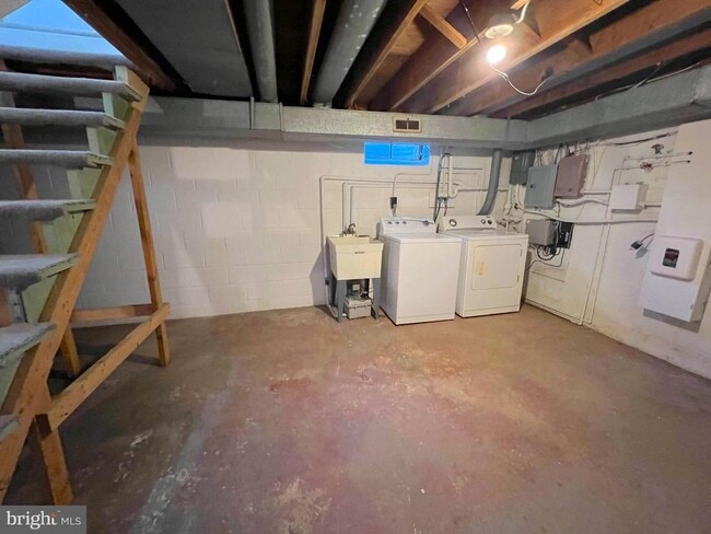 Building Photo - 1200 N Grange Ave