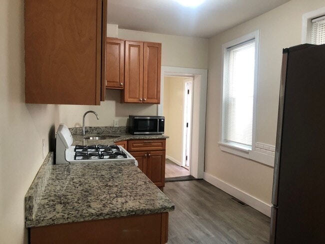 Building Photo - Fantastic 2 Bedroom/2 Bath Home! Recently Renovated Kitchen & Baths!