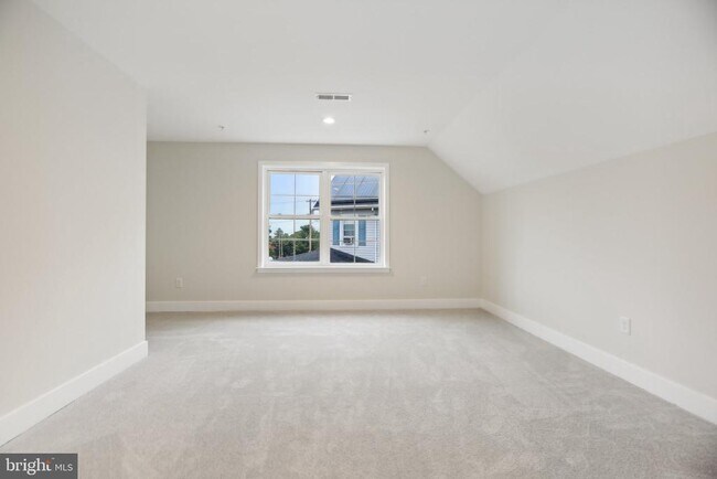 Building Photo - 43 Bennett Ave