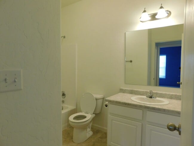 Building Photo - Modern Energy Star Condo