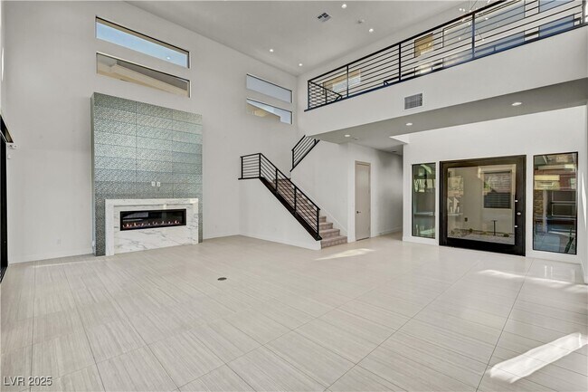 Building Photo - 68 Grey Feather Dr