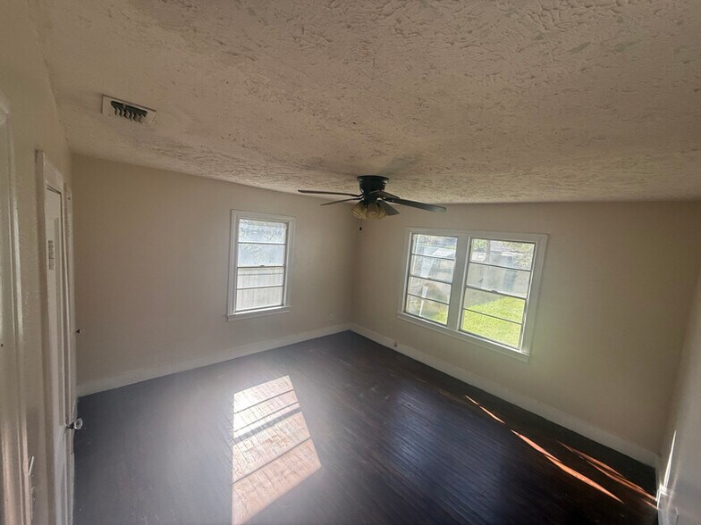 Building Photo - 418 S Jean Dr