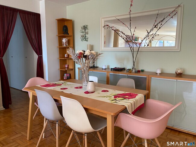 Building Photo - 143 Hoyt St