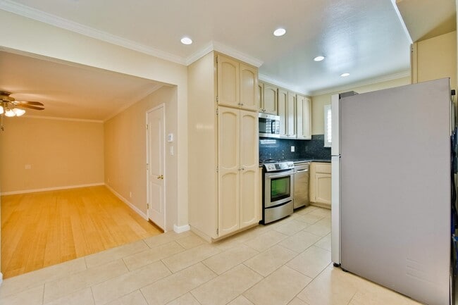 Building Photo - Stylish San Jose Home and Private Yard