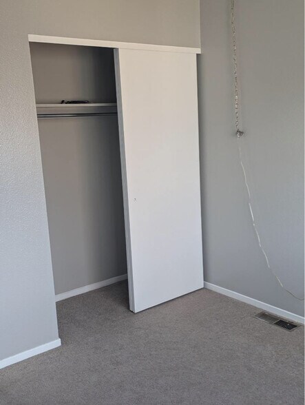 Building Photo - 1530 Chester Square