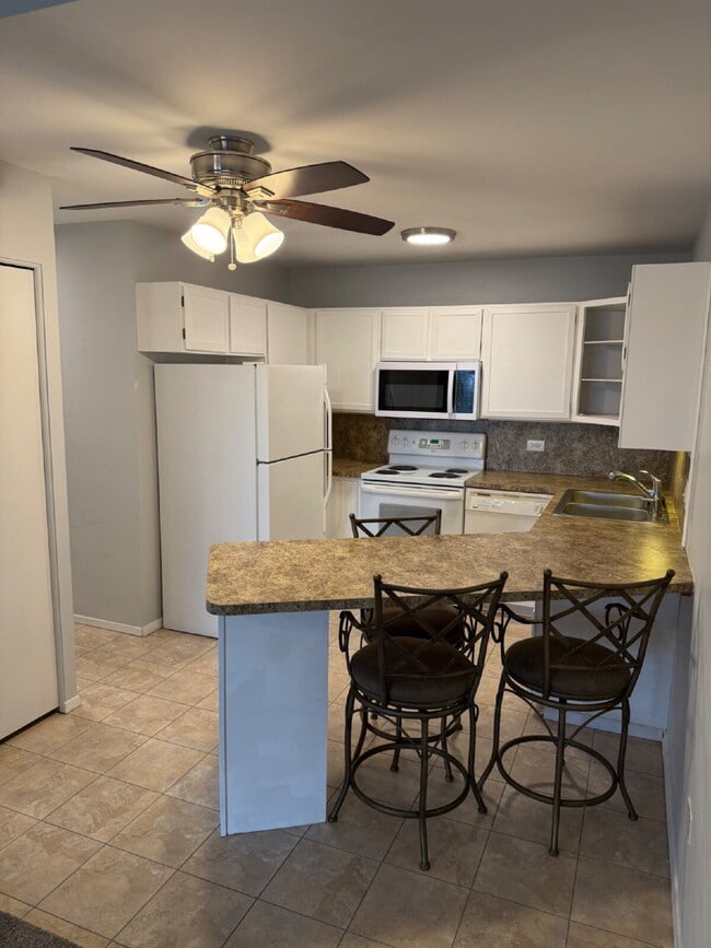 Building Photo - "Charming 1-Bedroom Condo Retreat in the Heart of Denver – Spacious 855 Sq Ft!"