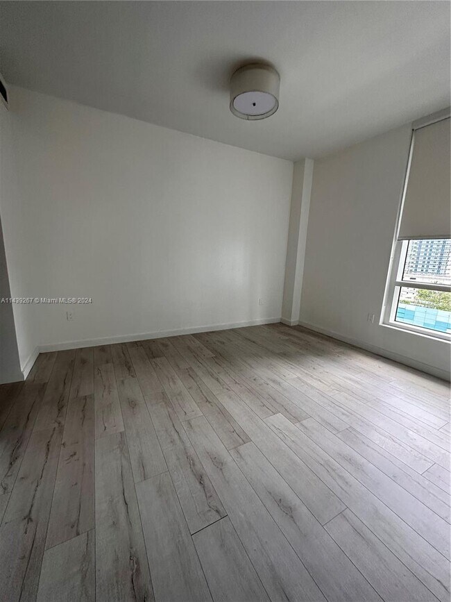 Building Photo - 601 NE 27th St