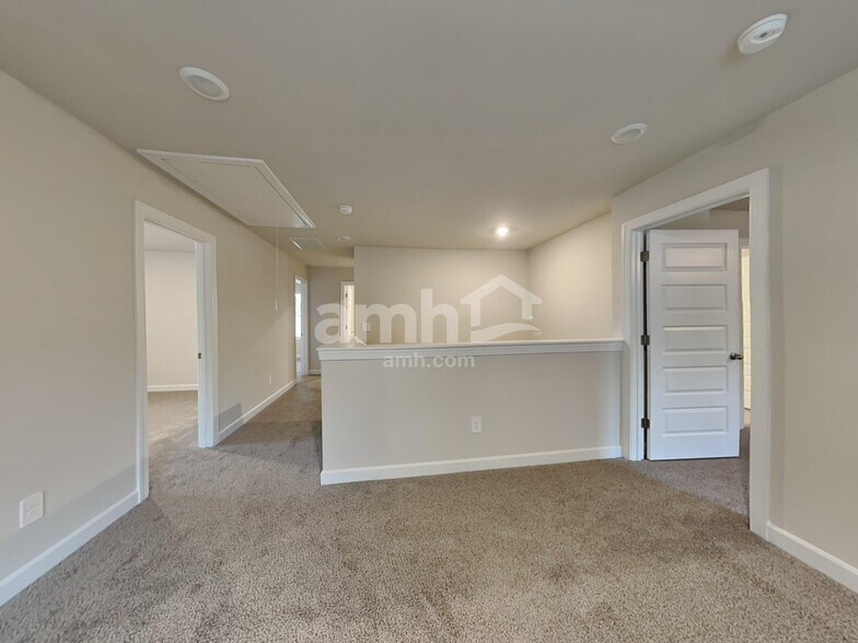Building Photo - 223 Maxwell Dr