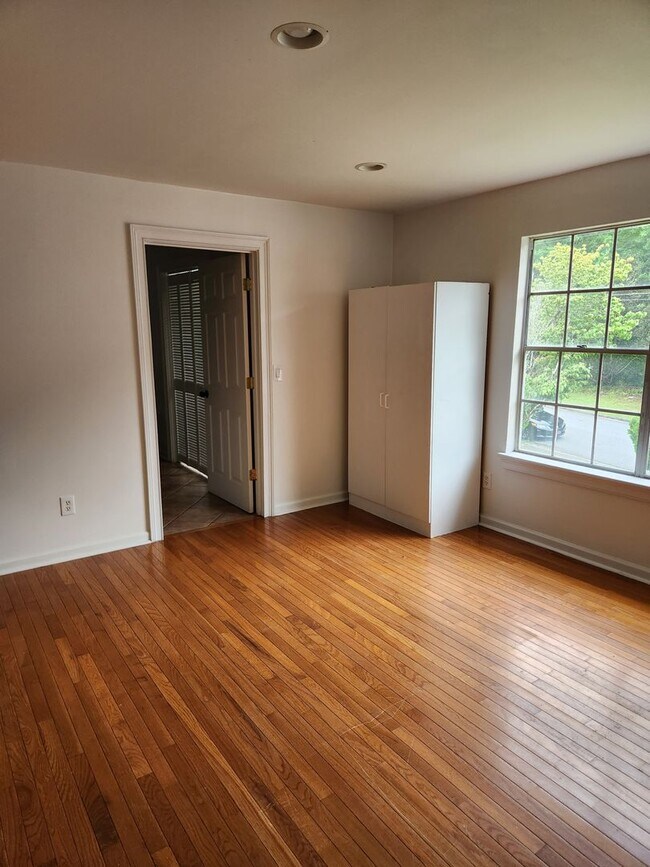 Building Photo - Newly Remodeled South Fulton Single Family