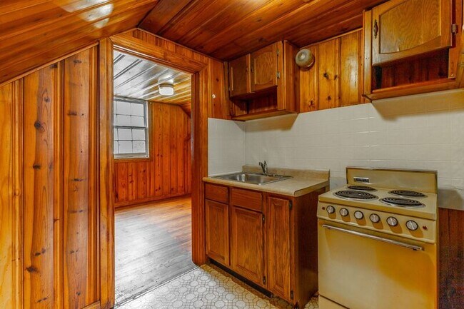 Building Photo - 538 Wando Dr