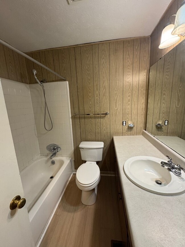 Building Photo - 2317 Glenvale Rd