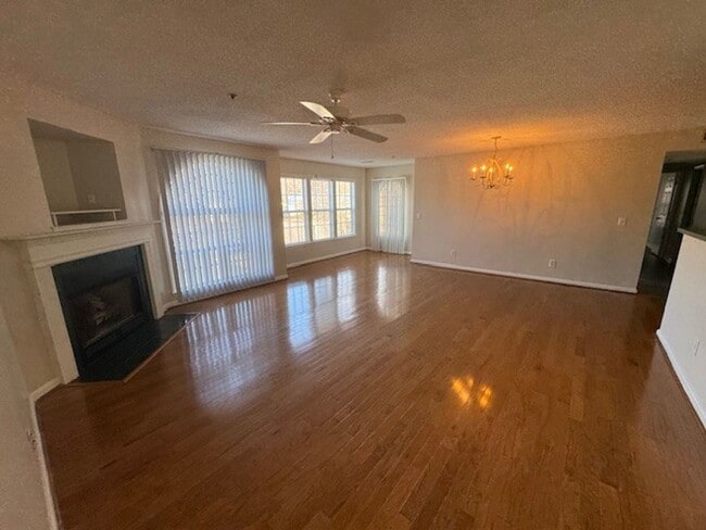 Building Photo - ****** $200 OFF FIRST FULL MONTH OF RENT ******