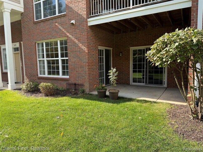 Building Photo - 16040 Morningside