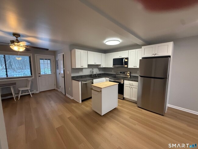 Building Photo - 292 Meridian St