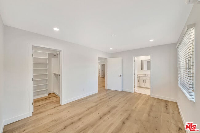 Building Photo - 1584 W 37th St