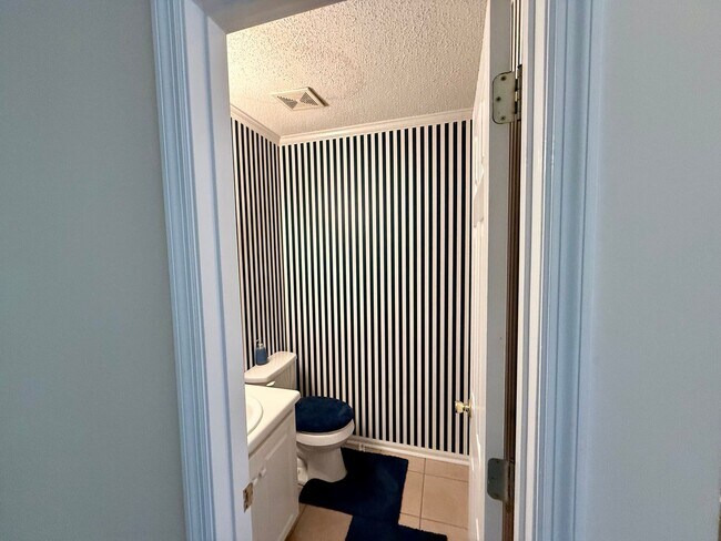 Building Photo - Charming 3BR Home Across from Barnett Shoals Elementary