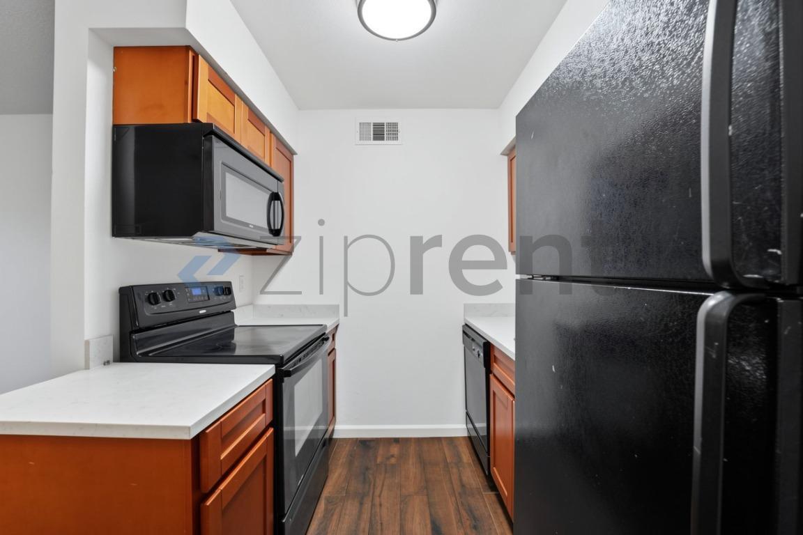 Building Photo - Unit 310