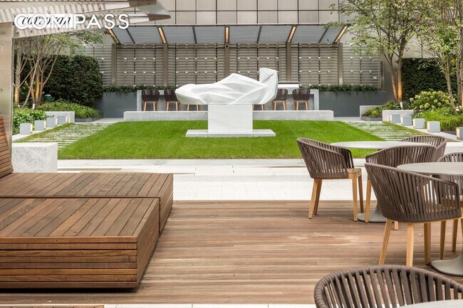 Building Photo - 217 W 57th St