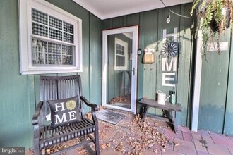 Building Photo - 24 Forestview Pl