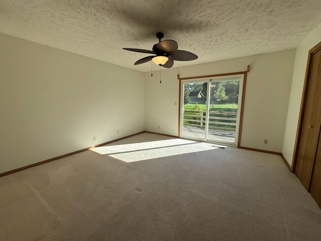 Building Photo - 2 bed 2 bath area Townhouse near Southpointe