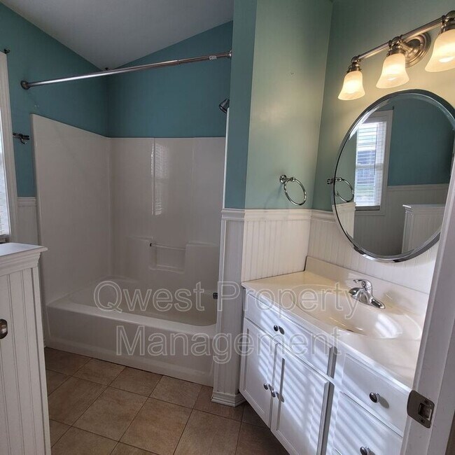 Building Photo - 79 River St