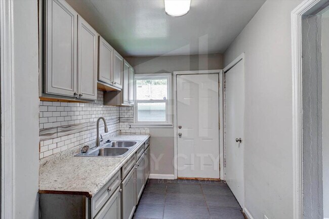 Building Photo - 3422 Kinnear Ave