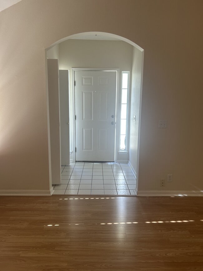 Building Photo - 210 Bailey Loop