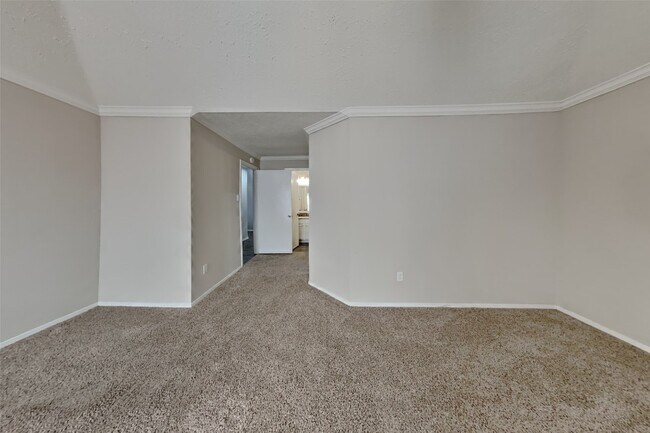 Building Photo - 2515 Chestnut Cir