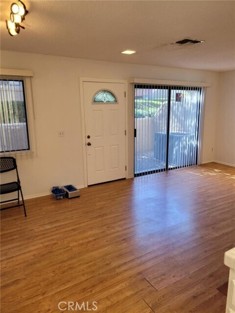 Building Photo - 2452 Chandler Ave