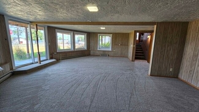 Building Photo - 410 3rd Ave E