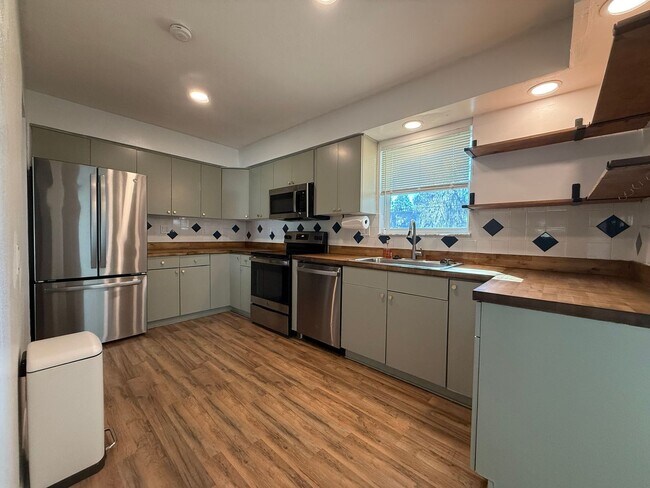 Building Photo - Charming 3-bedroom, 2-bathroom home