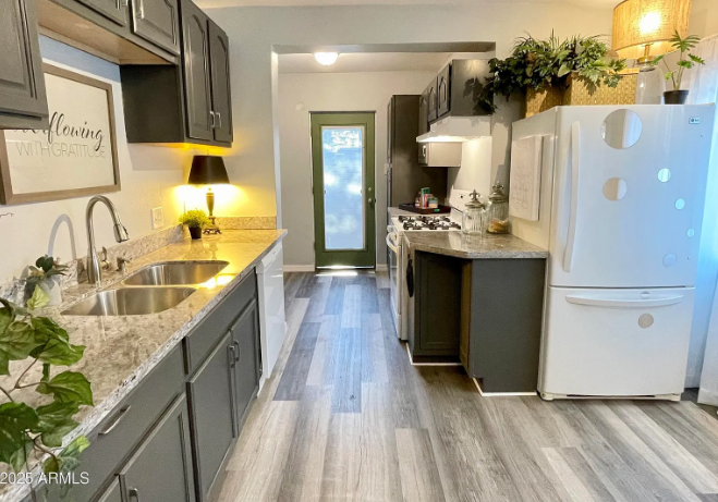 Kitchen - 7226 N 31st Ave