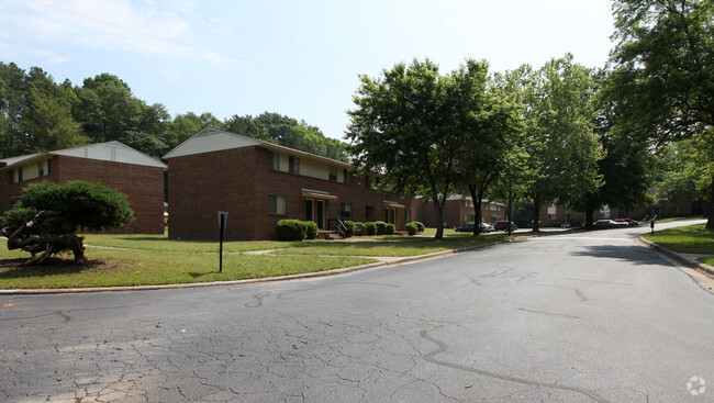 Building Photo - Franklin Court Apartments